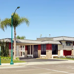 Days Inn&suites By Wyndham At Disneyland Park Motel Anaheim